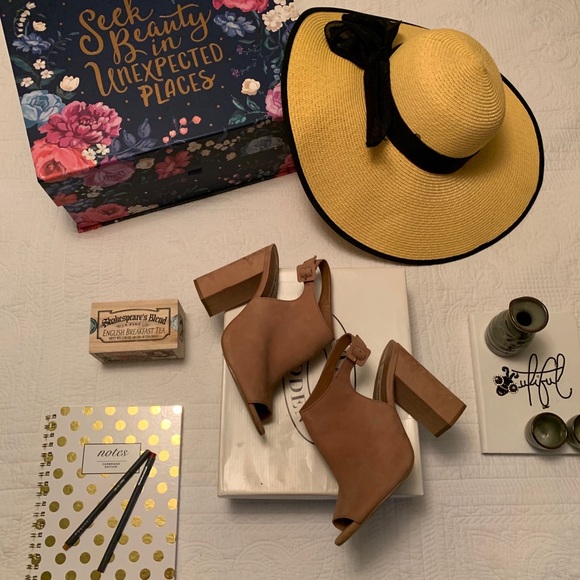 Steve Madden Callvin Camel PeepToe 3.5” Heel Sz 10 - Picture 2 of 7